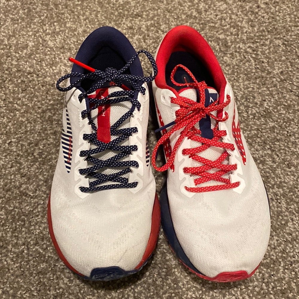 Brooks tennis shoes, Size 8